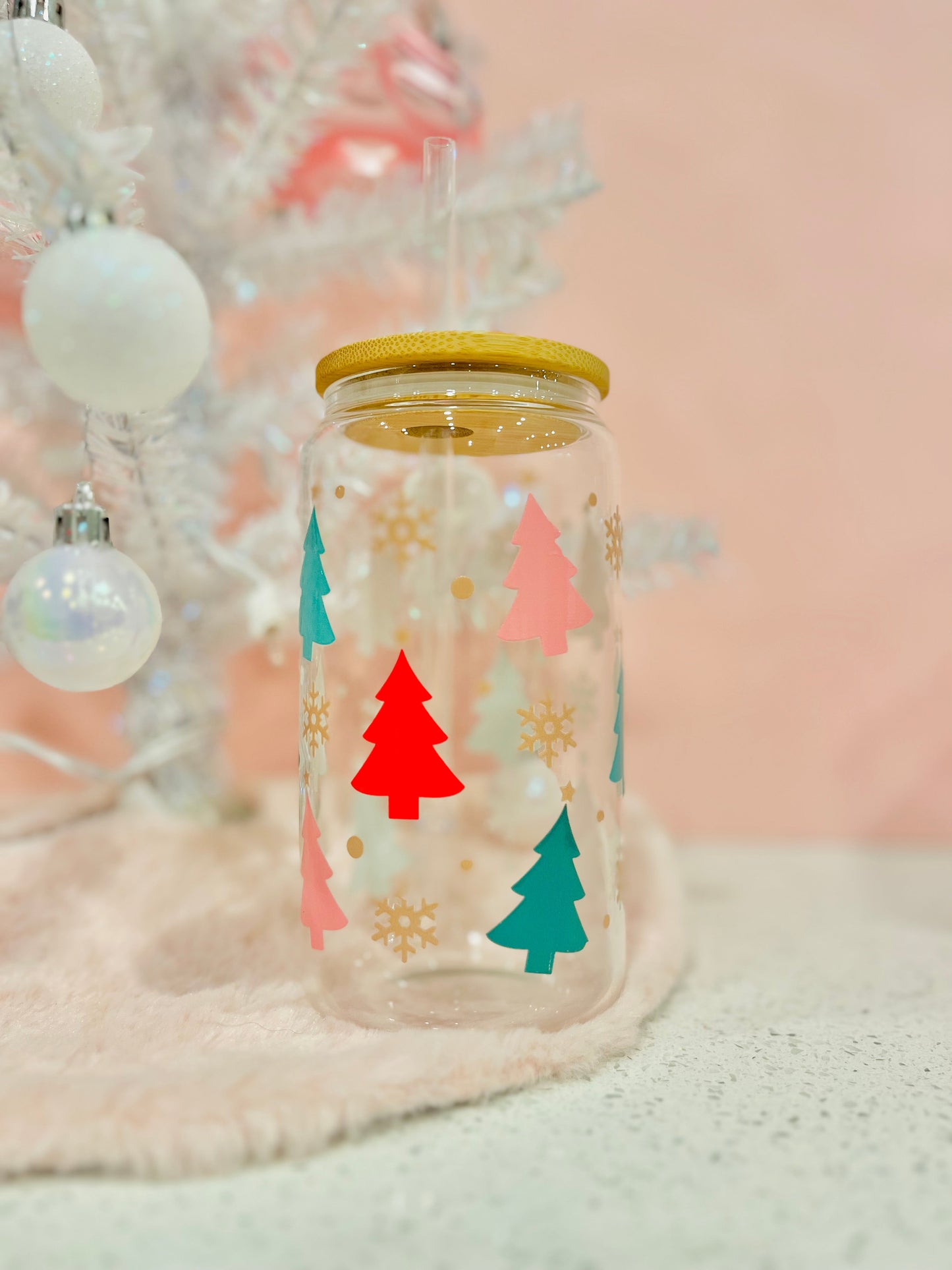 Kringle Krate Christmas Store Christmas Tree Beer Can Glass
