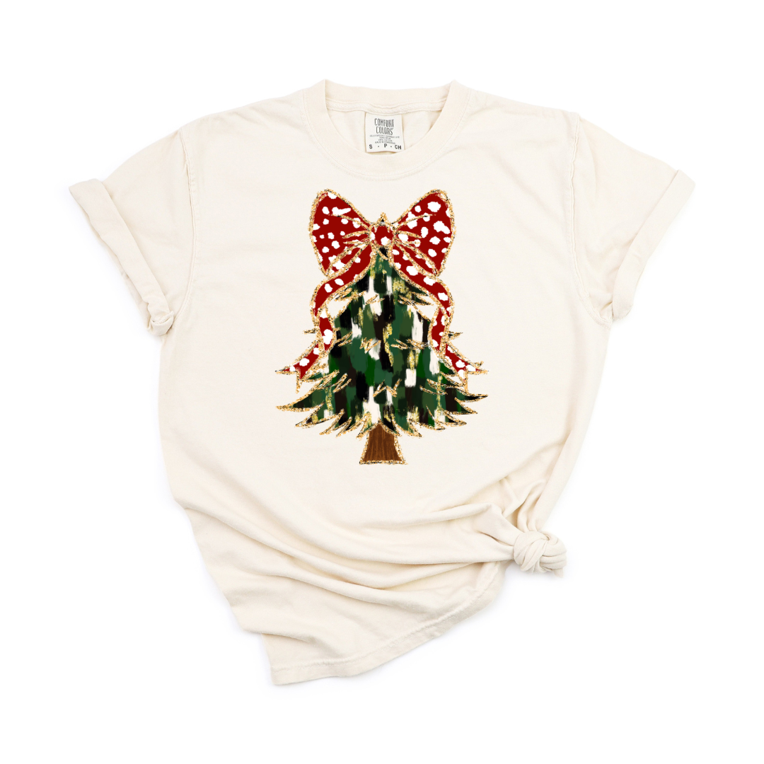 Kringle Krate Christmas Store Red Bow Christmas Tree T-Shirt